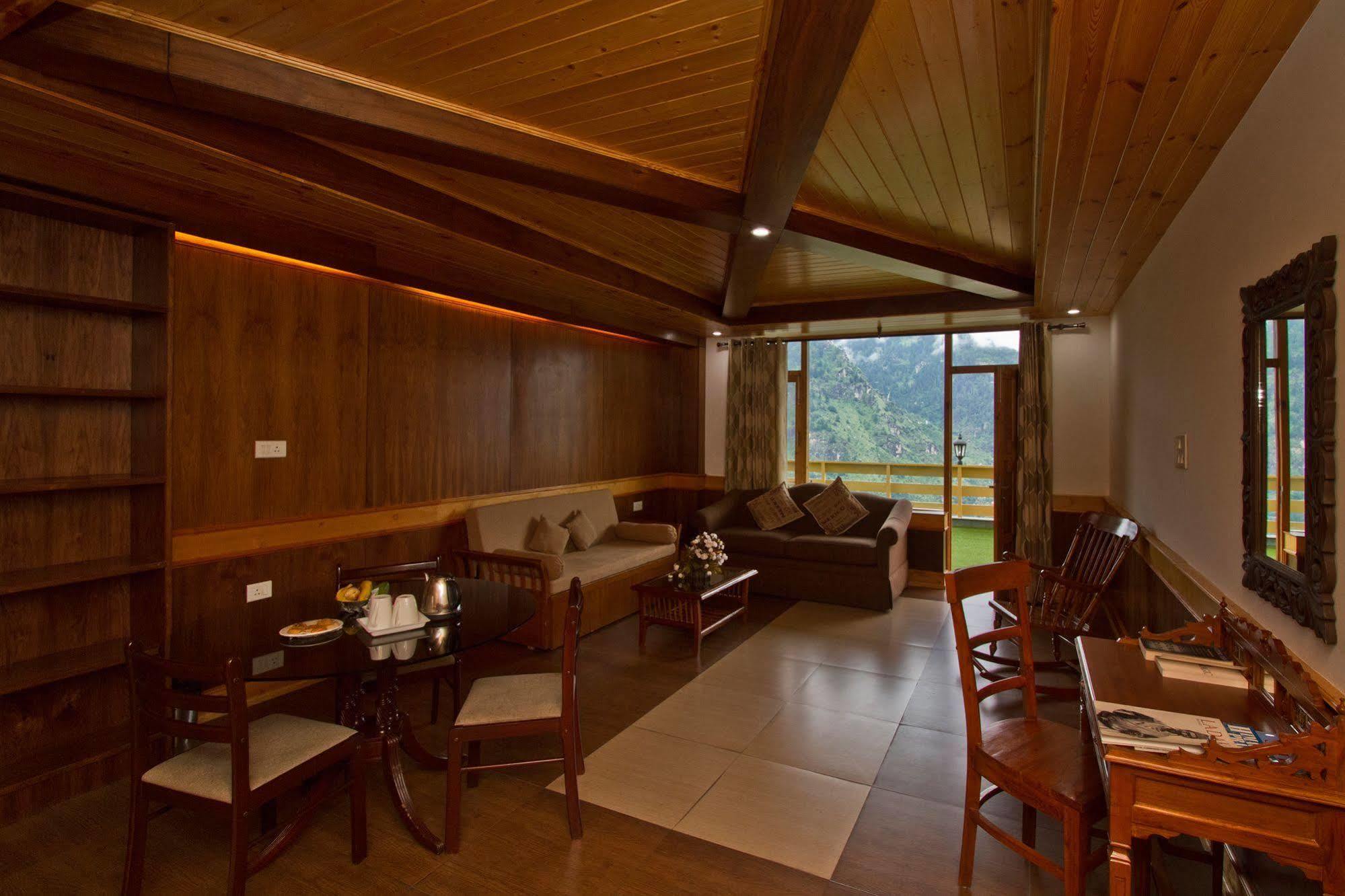 วิเวียน เดอะ ซันไรส์ รีสอร์ต Hotel มะนาลี ภายนอก รูปภาพ